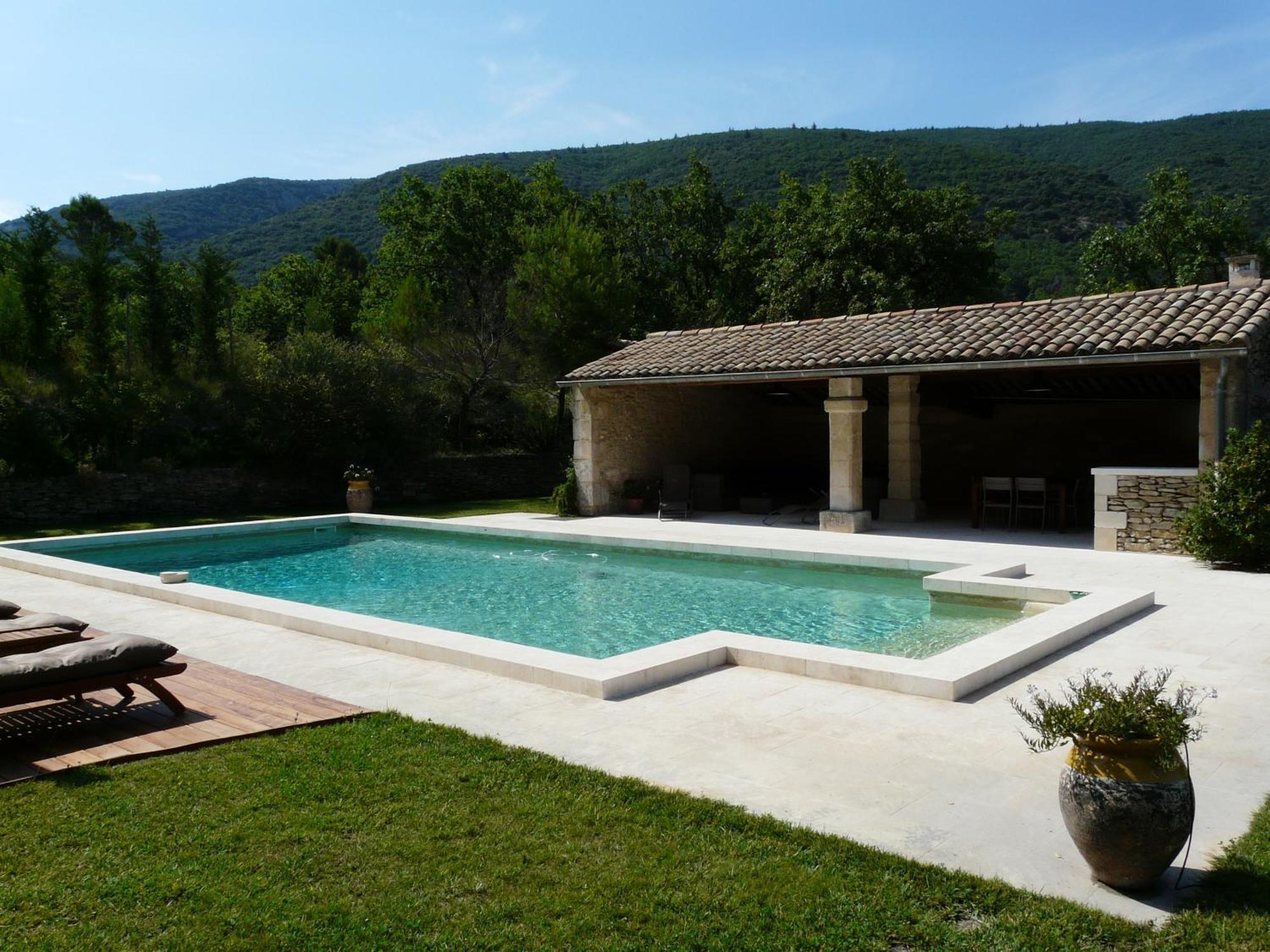 Joli Mas Provençal du 19ème siècle avec grande piscine privée, situé au calme, en campagne de Lacoste, au cœur du Luberon, 6 personnes, LS2-239 Amanto Lacoste  Exterior foto
