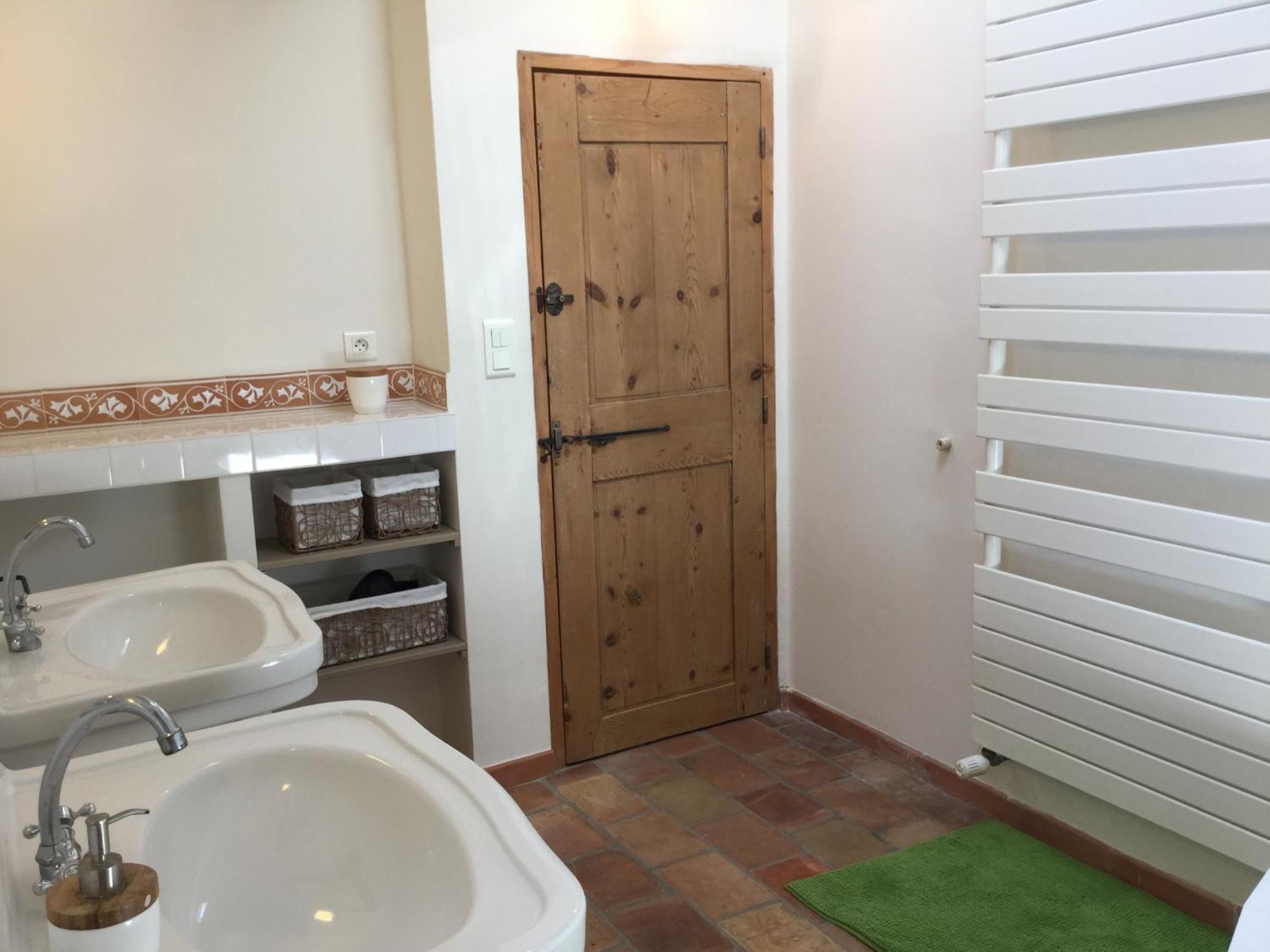 Joli Mas Provençal du 19ème siècle avec grande piscine privée, situé au calme, en campagne de Lacoste, au cœur du Luberon, 6 personnes, LS2-239 Amanto Lacoste  Exterior foto