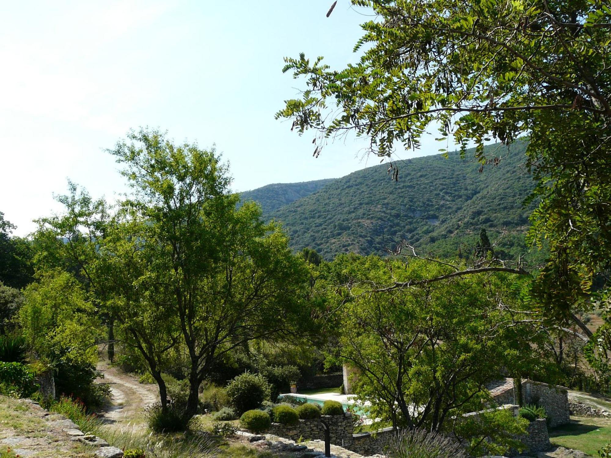 Joli Mas Provençal du 19ème siècle avec grande piscine privée, situé au calme, en campagne de Lacoste, au cœur du Luberon, 6 personnes, LS2-239 Amanto Lacoste  Exterior foto